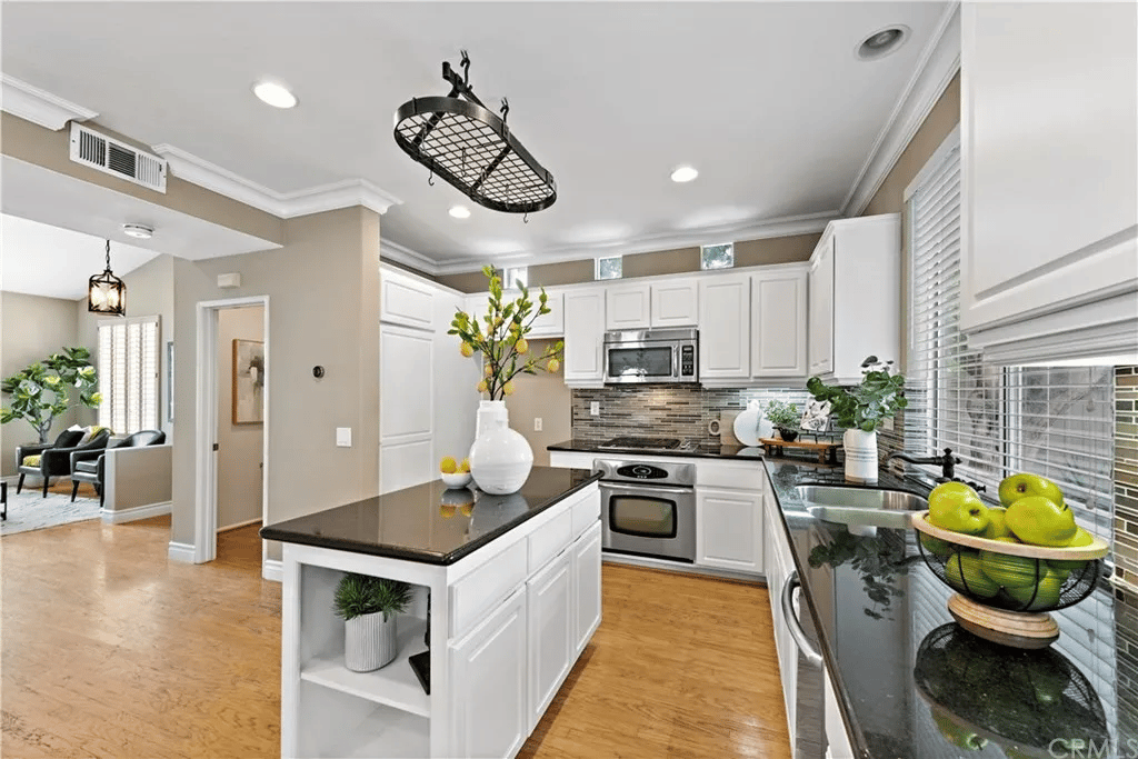 123 Colony Way