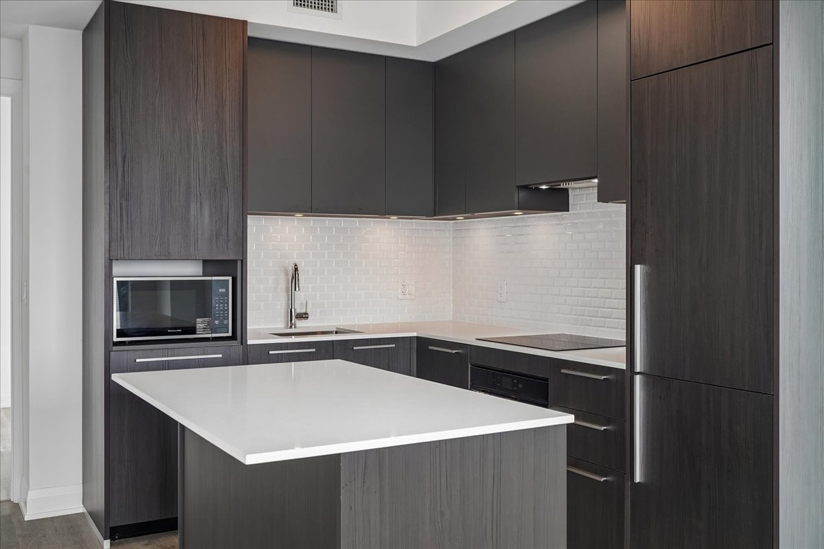 2-bedroom, 2-bathroom CORNER suite