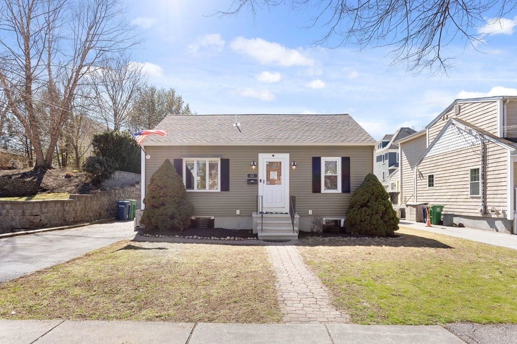 32 Washburn Ave