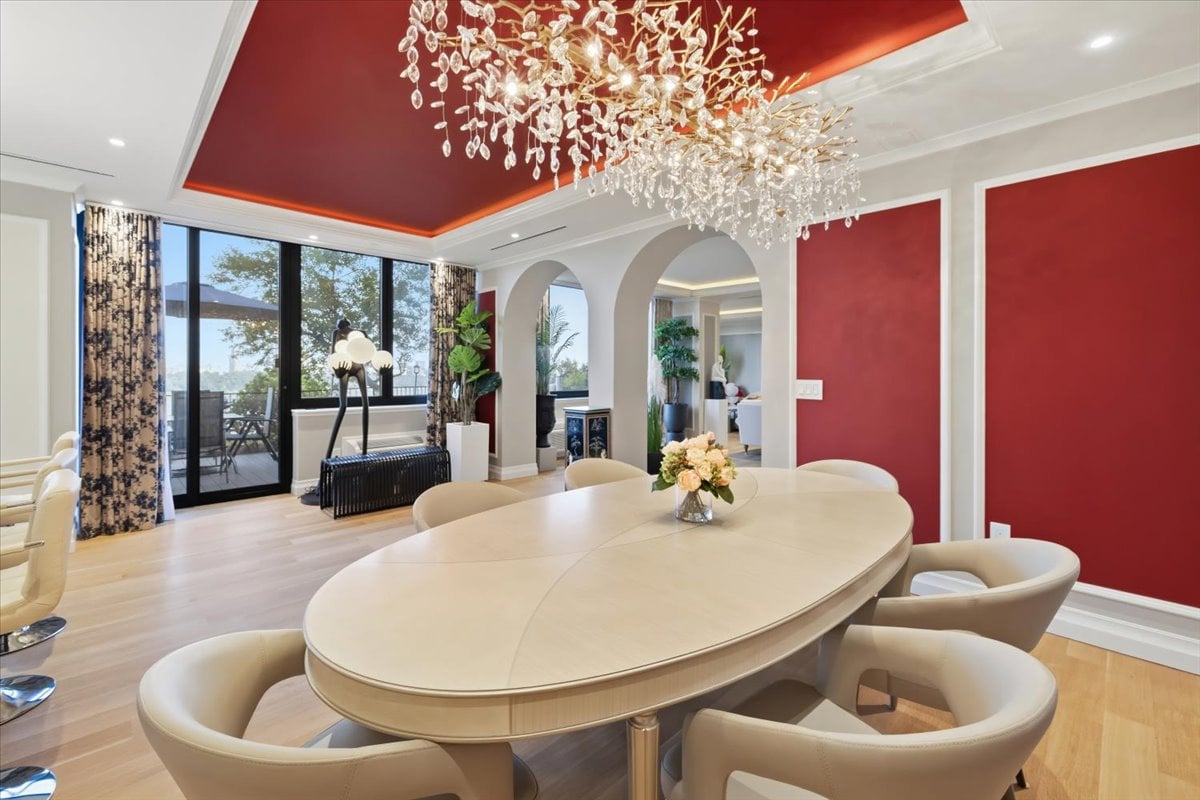 100 Carlyle Drive VG6