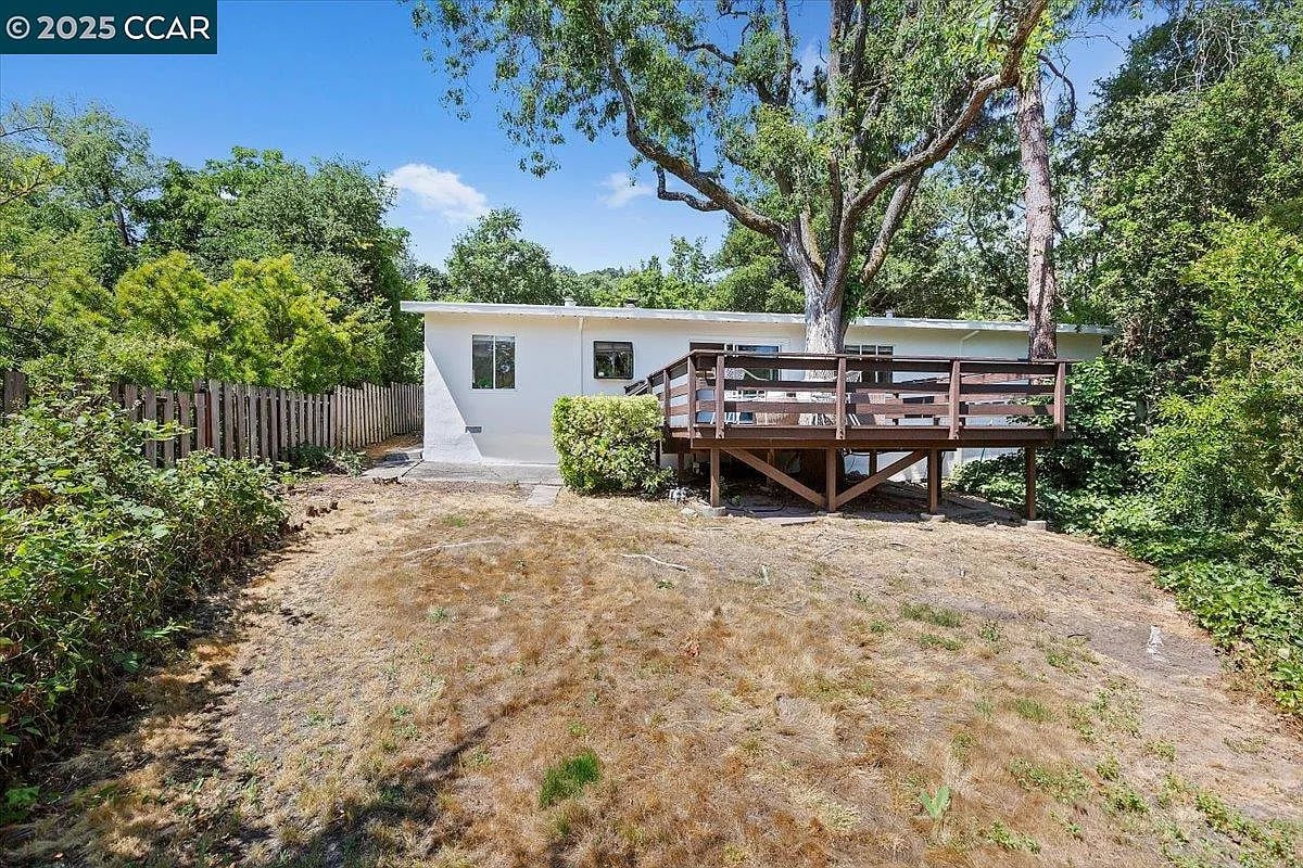 32 California Ave