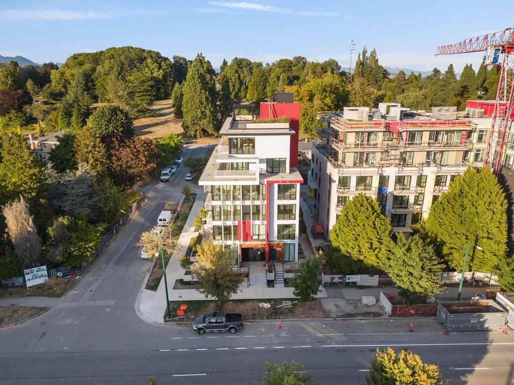 5118 Cambie St, #402