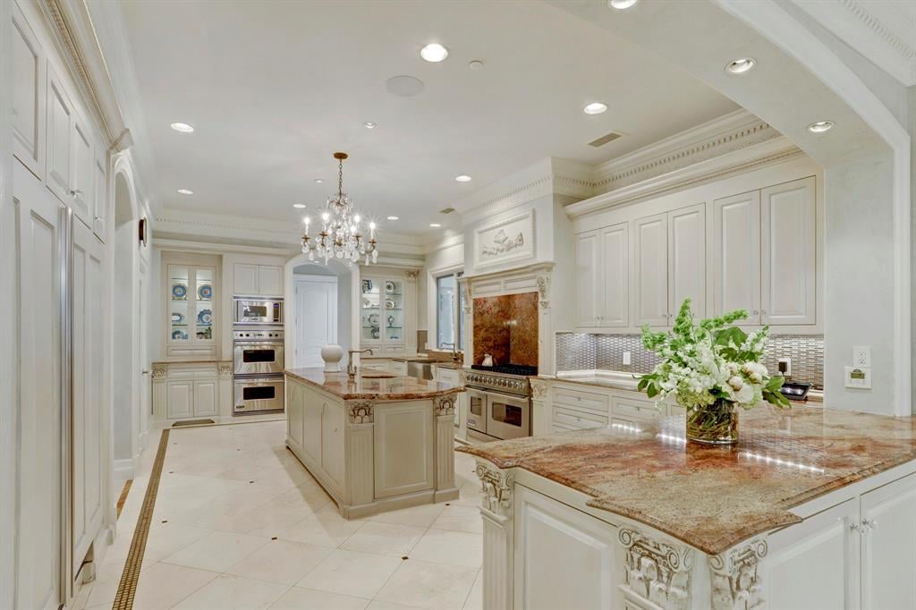 2115 River Oaks Blvd