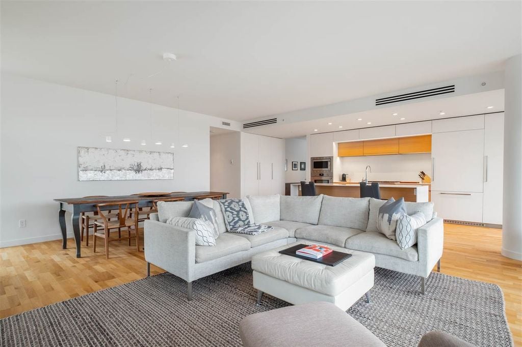 602 W 8th Ave, #1555