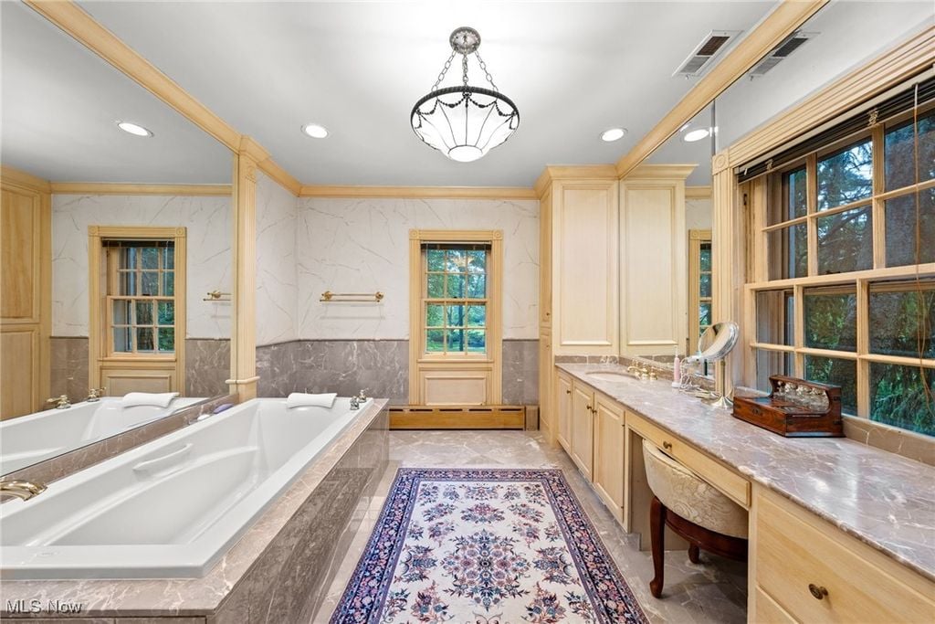 19200 S Woodland Rd