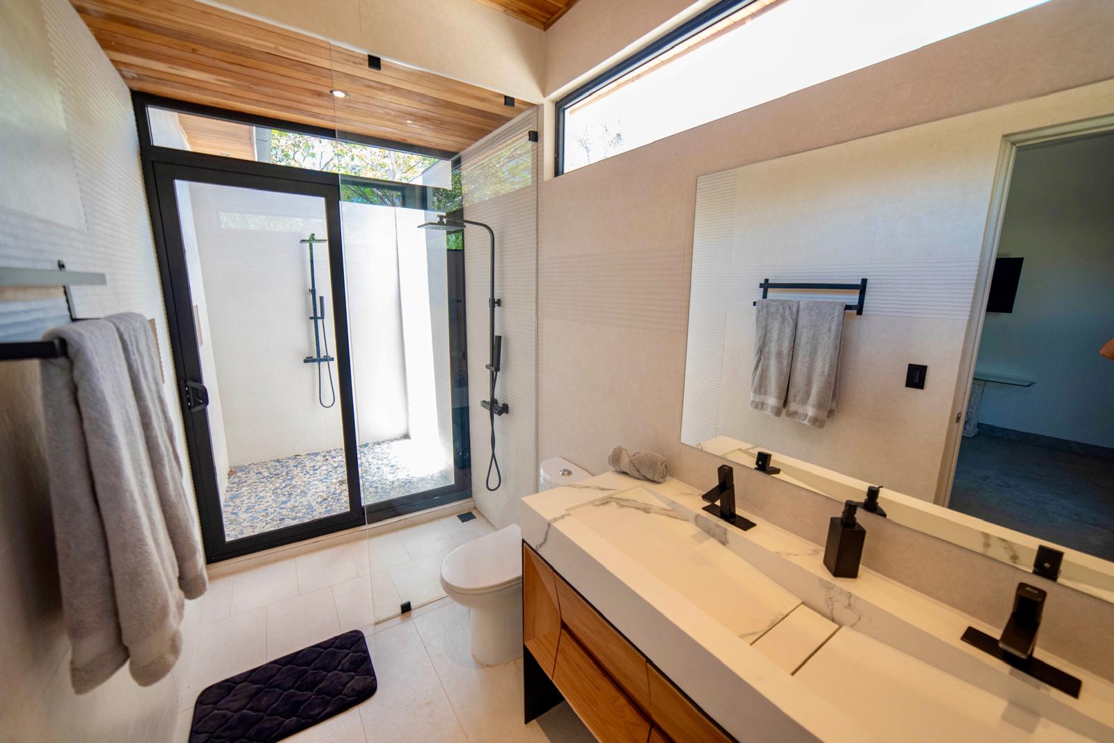 Casa La Ola Perfecta | Luxury 5-Bedroom Home with Pool Near the Beach in Hacienda Pinilla