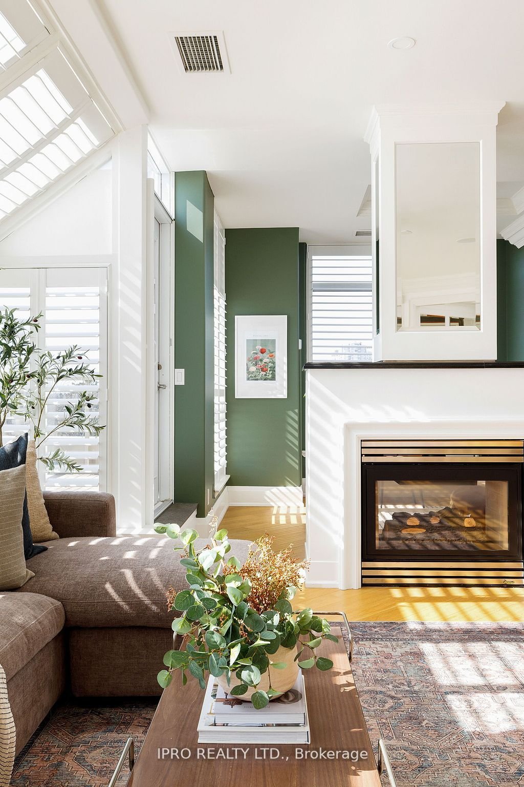 BOUTIQUE LIVING 