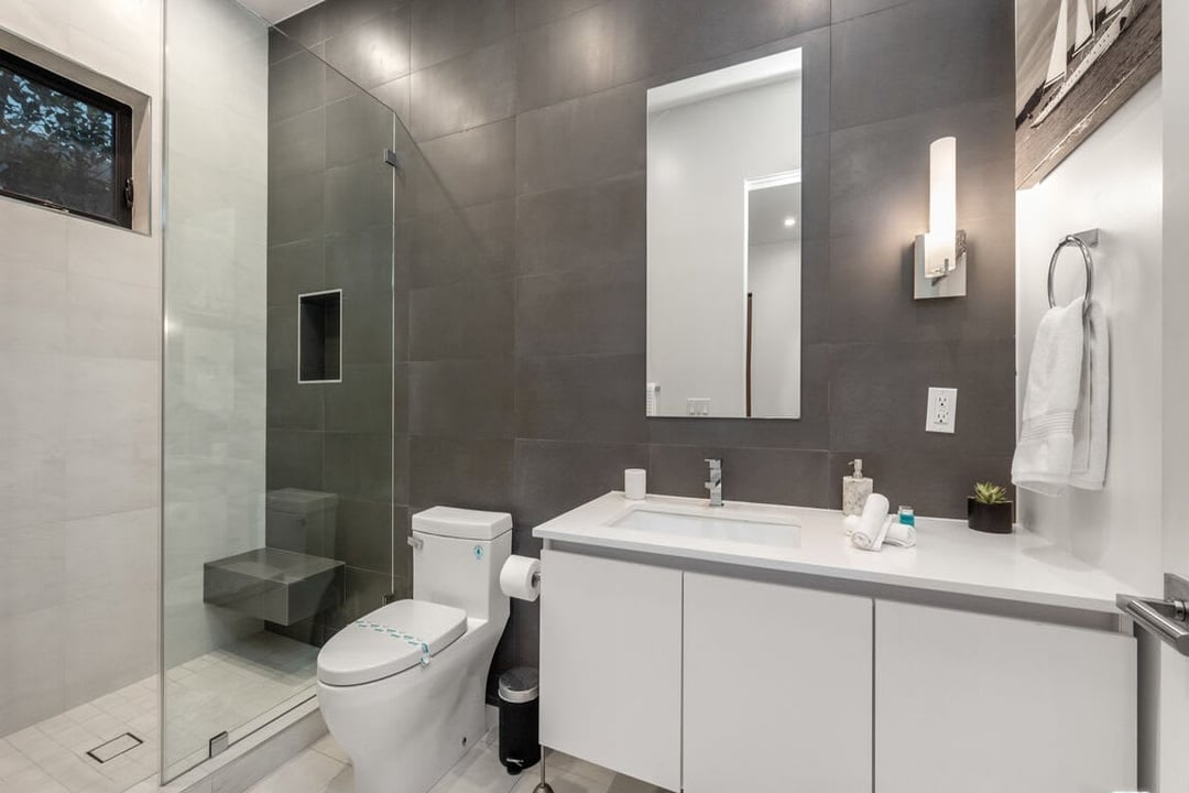 Garden Crescent, North Harper Avenue, 90048