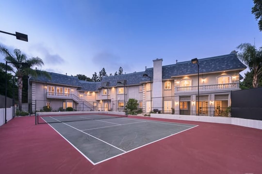 Manor Paradise