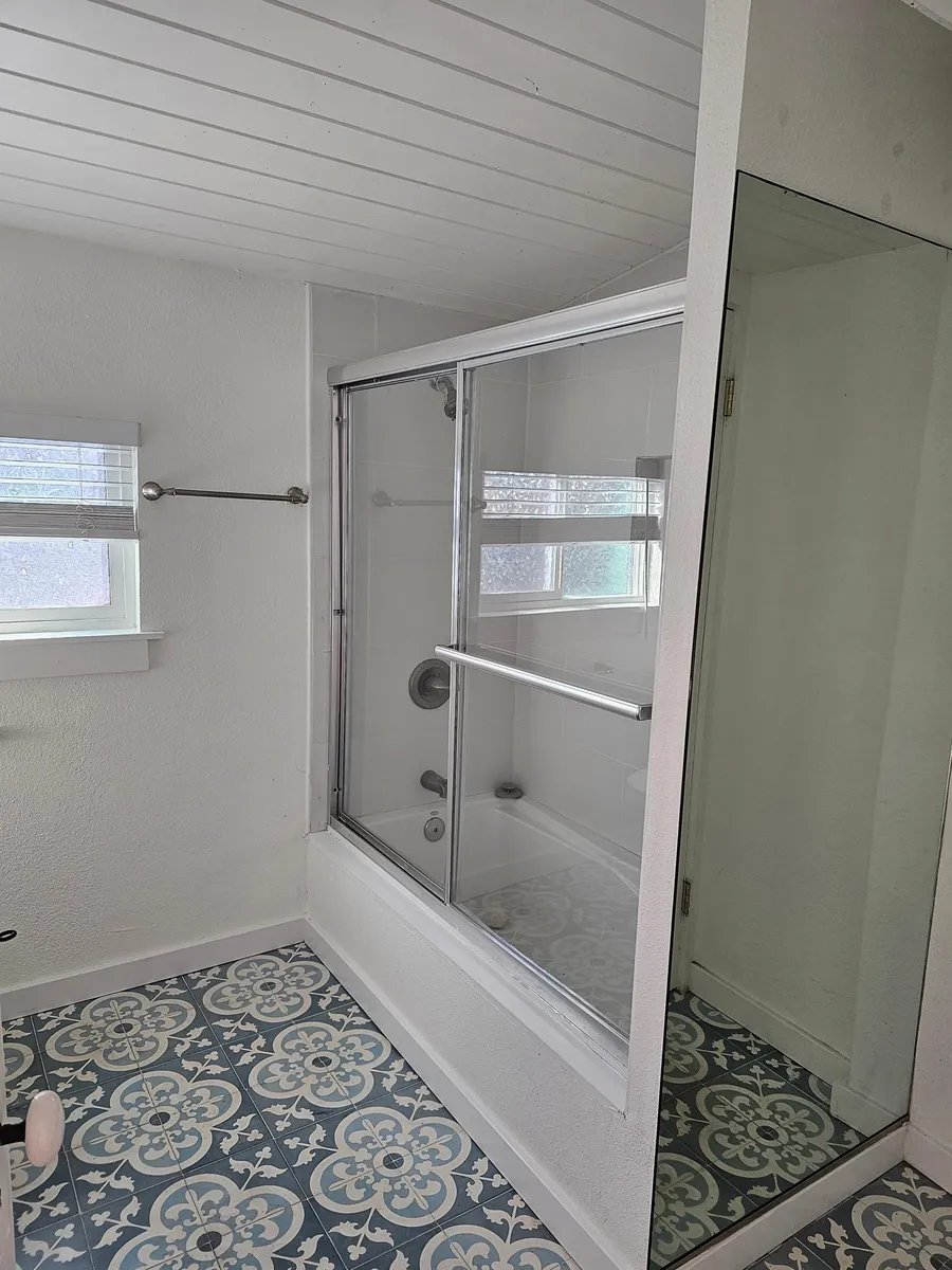 106 Saxon Ave