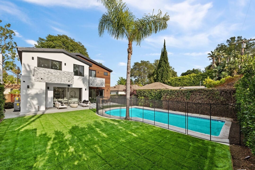 Castle Heights Pl, 90034