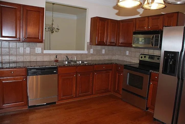 521 Windstone Trl