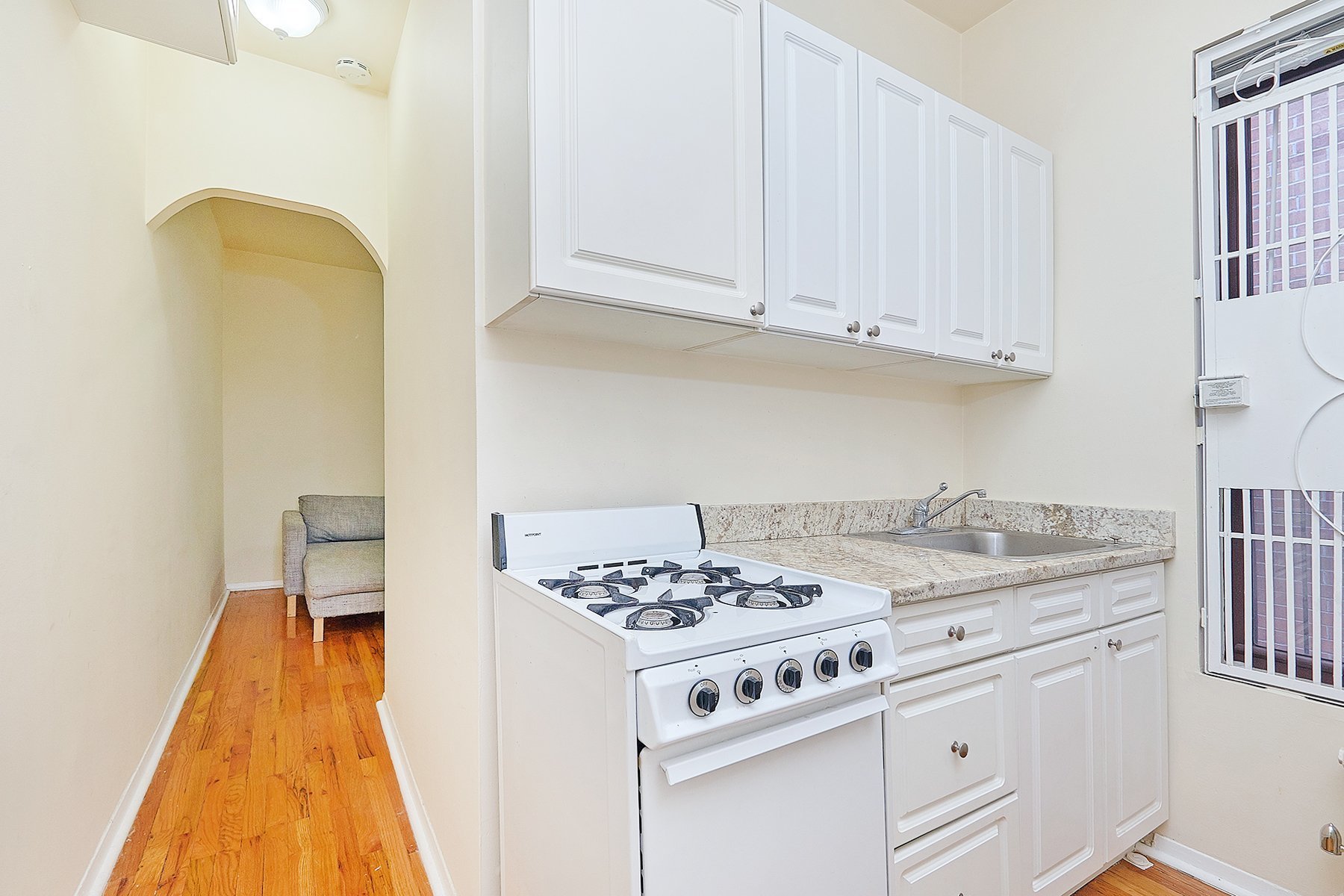 270 E 78th St, #3
