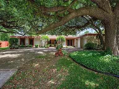 2613 Woodmont Cir