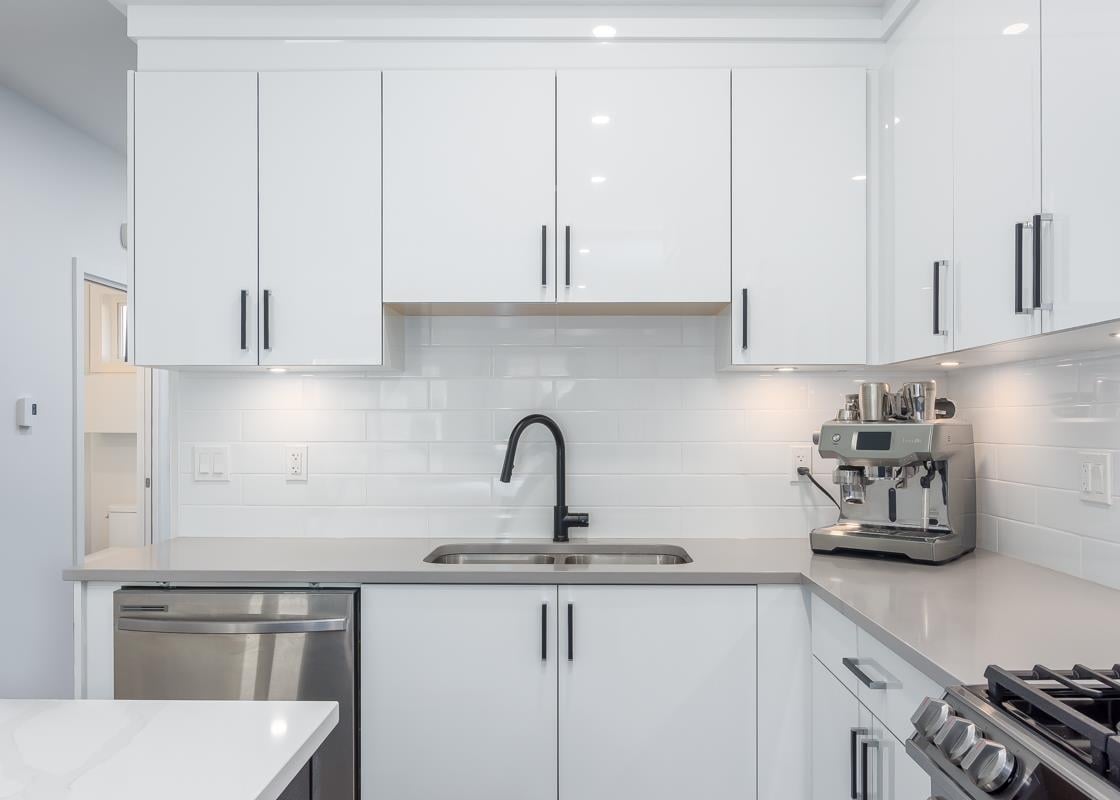 203-37842 Third Ave