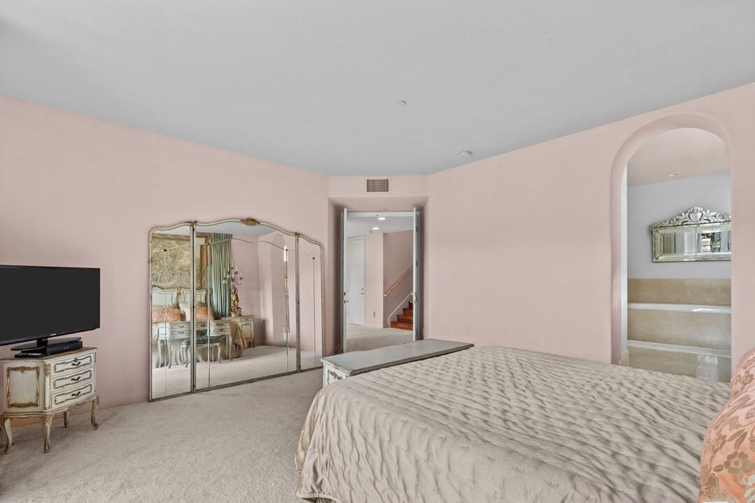 Buckingham Ln, 90077