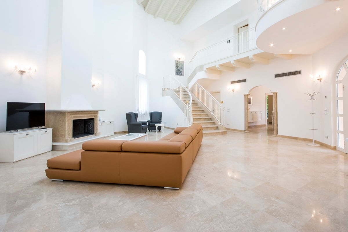 New Luxury Villa with Large Pool and Gardens in Forte dei Marmi