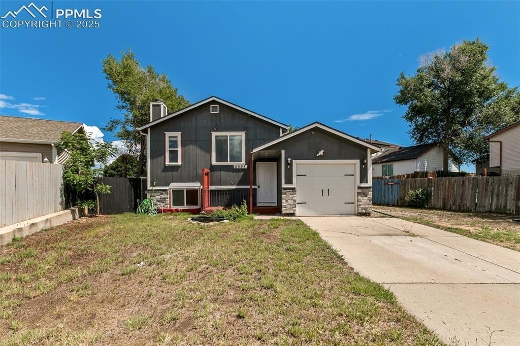 2025 Grosbear Ln