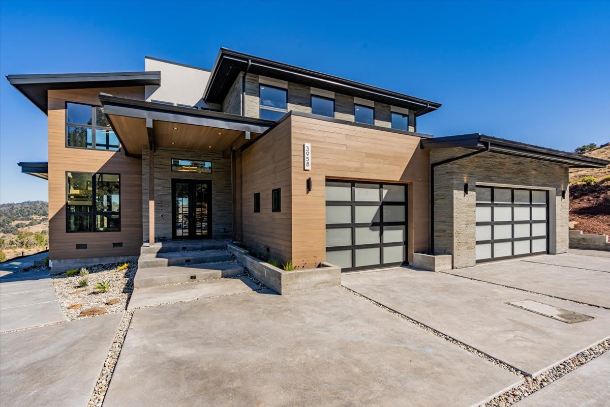 3958 St Andrews Dr