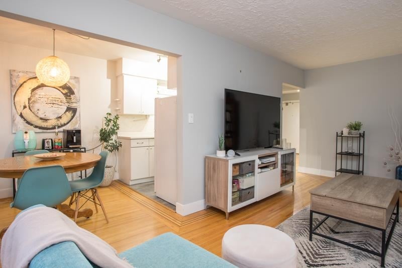 104-1075 W 13th Ave