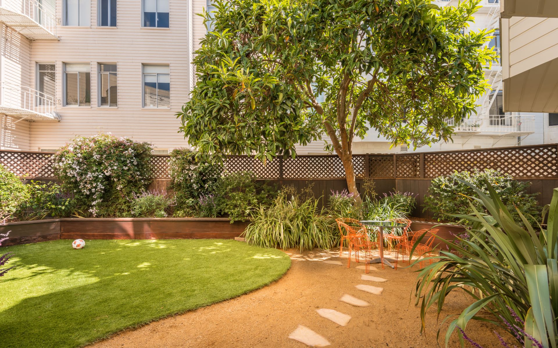 26 Cervantes Blvd