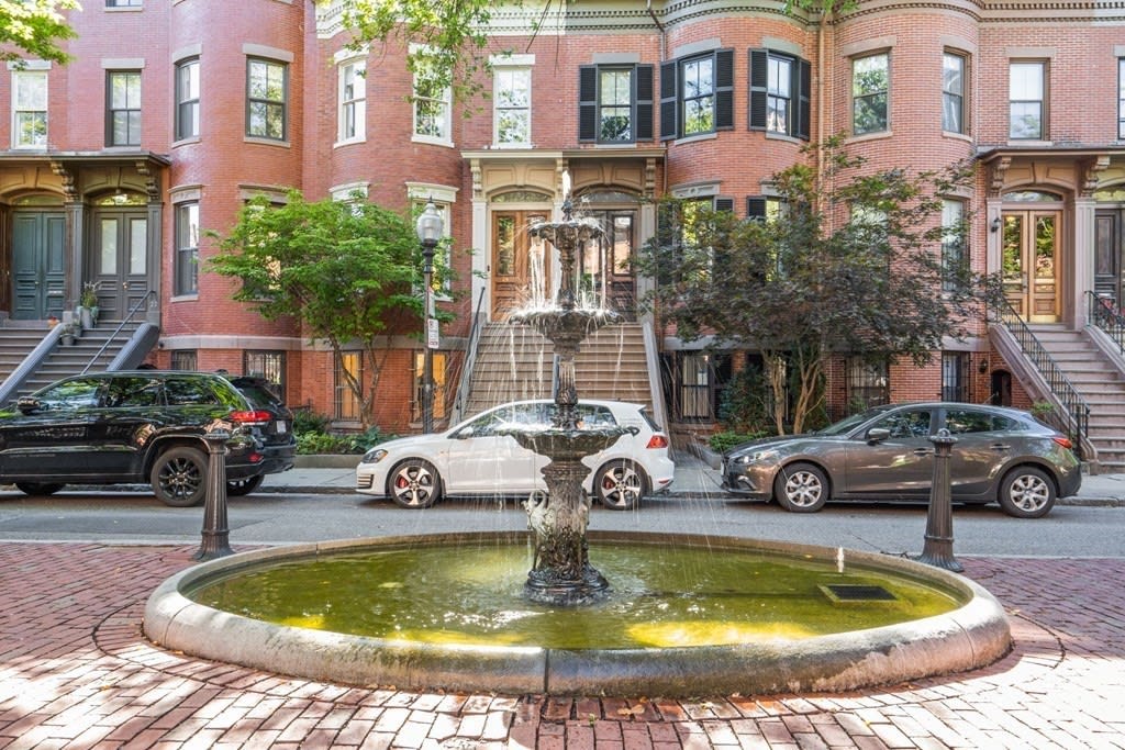 24 Braddock Park, #1