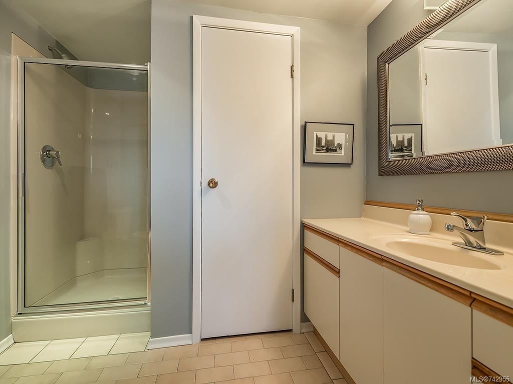303-1625 Belmont Ave, Victoria