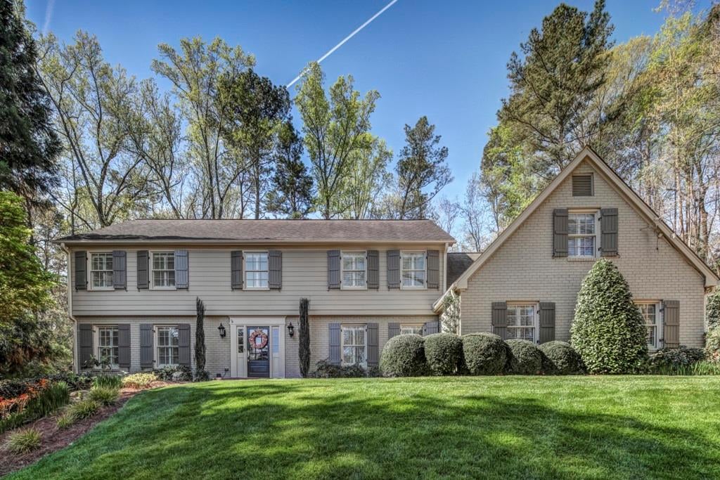 930 Edgewater Ct NW