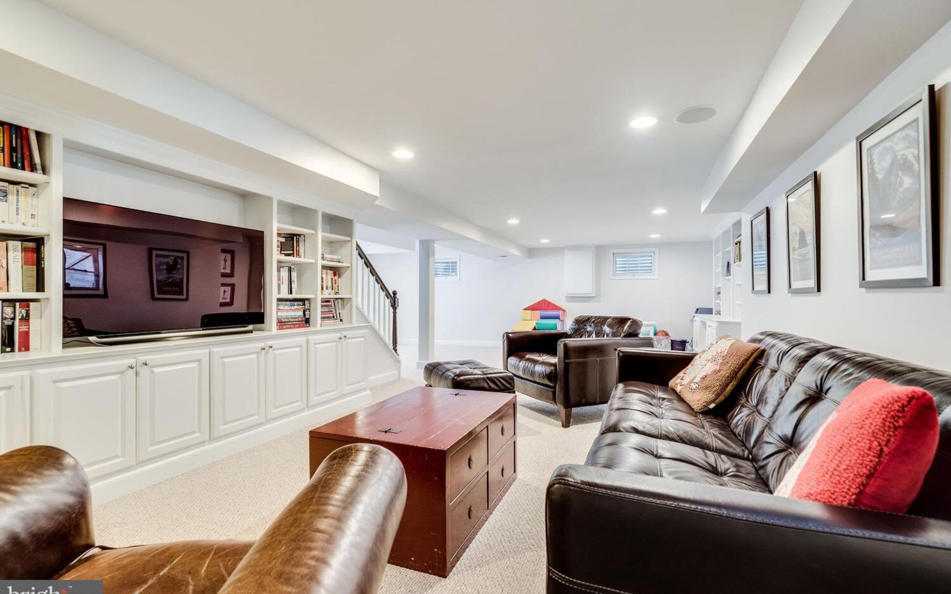 610 Crestwood Dr