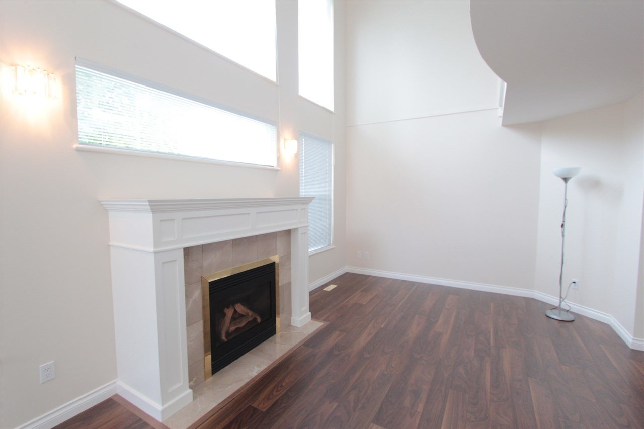 2990 Pinetree Close