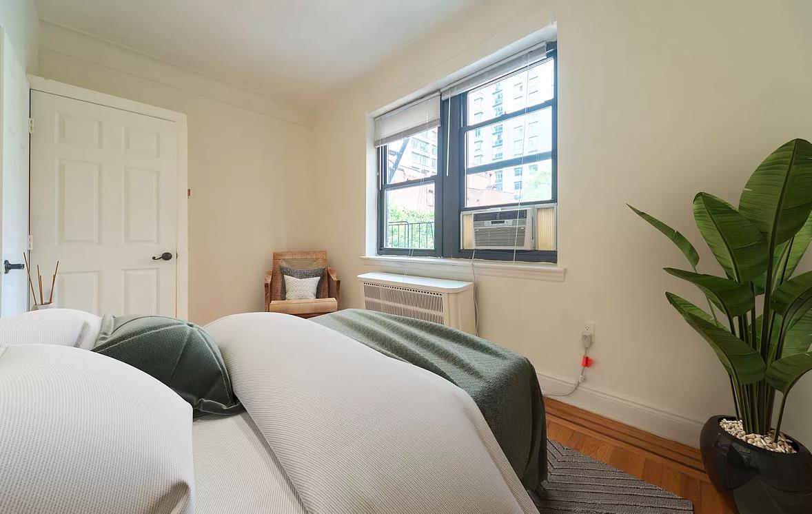 210 East 38th Street, Apt 4-H