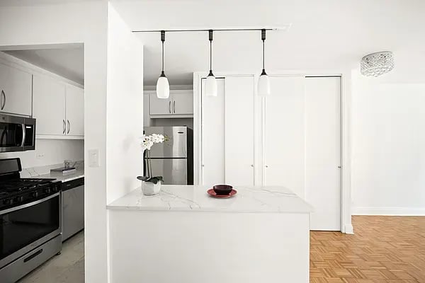225 West 83rd Street Unit: 5N