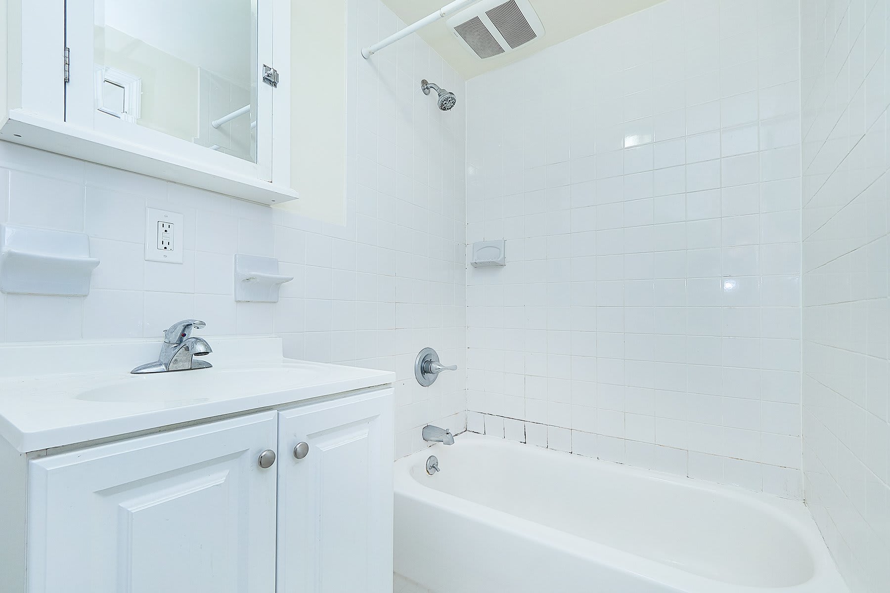 300 E 69th St, Unit 3E