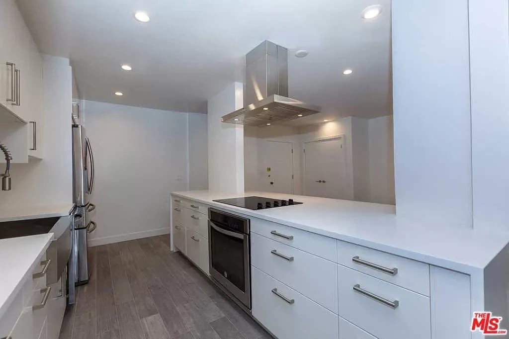 927 N Kings Rd., #201