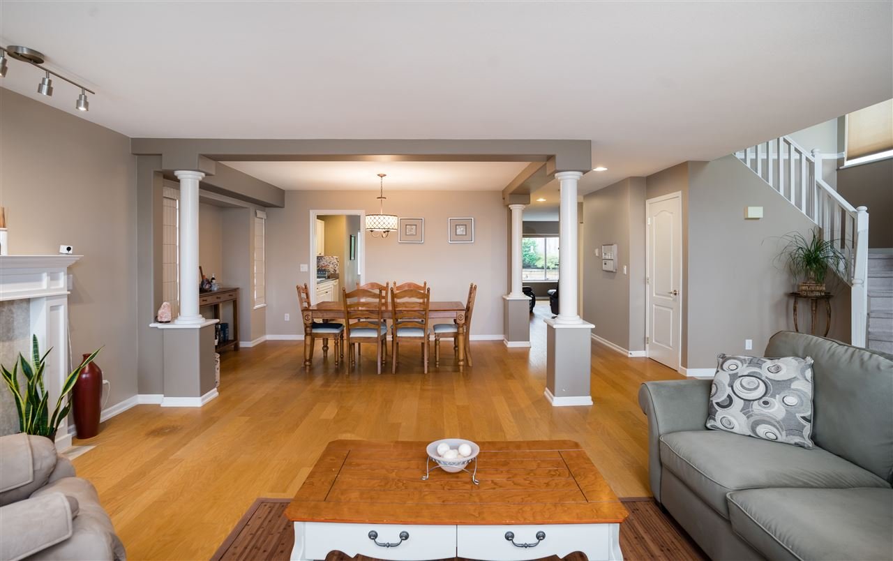 2975 Pinetree Close