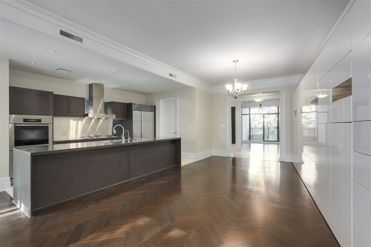 201-526 Waters Edge Cres