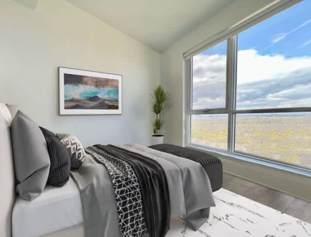 585 Bloor St E #4215