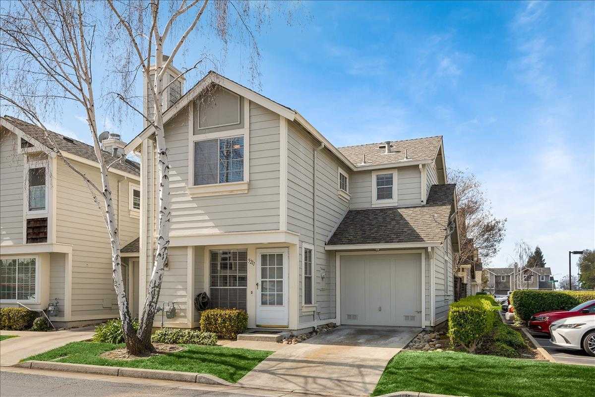 5211 Ostrich CT
