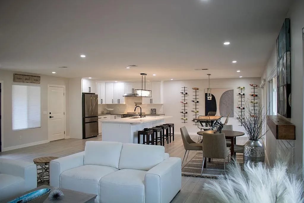 3548 Mesa Verdes Dr