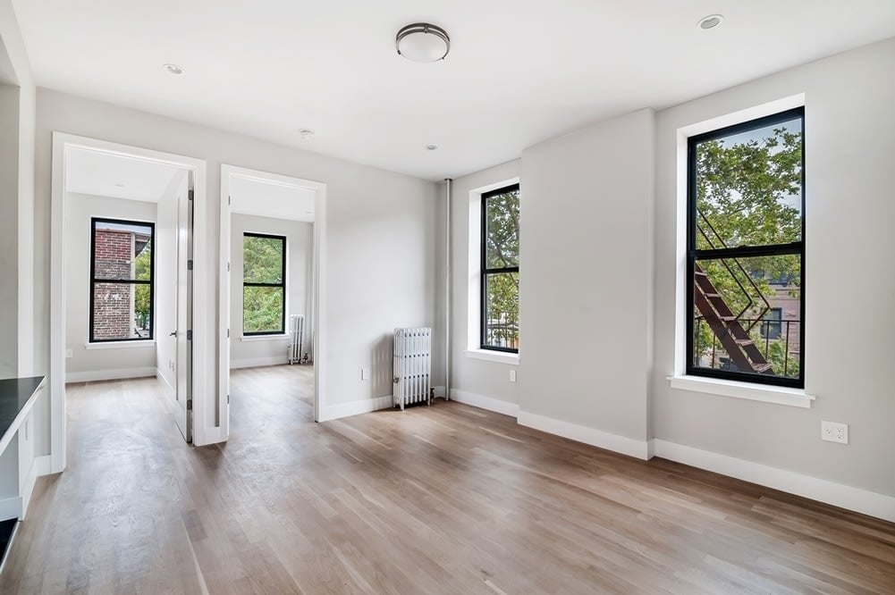 359 Bainbridge St Unit: 4