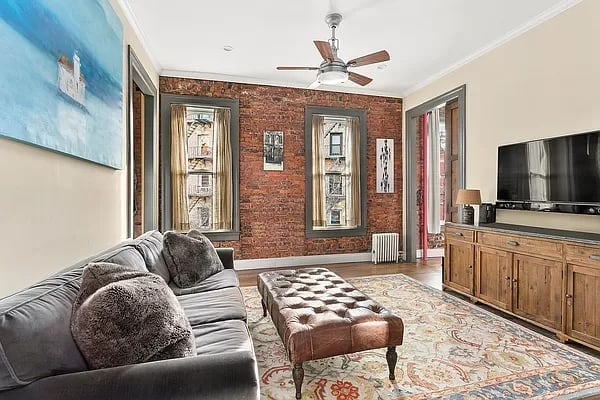 211 W 10th St Unit: 4D
