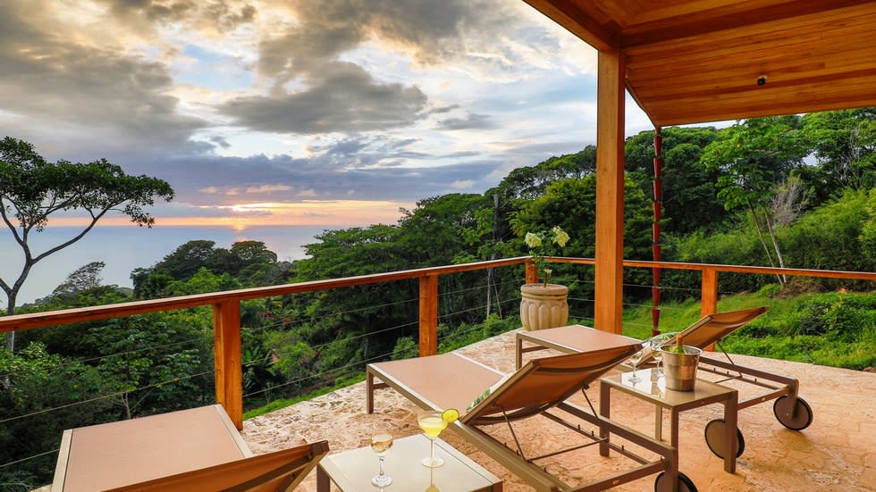 VACATION DREAM HOME WITH OCEAN VIEW IN THE ESCALERAS COMMUNITY OF DOMINICAL