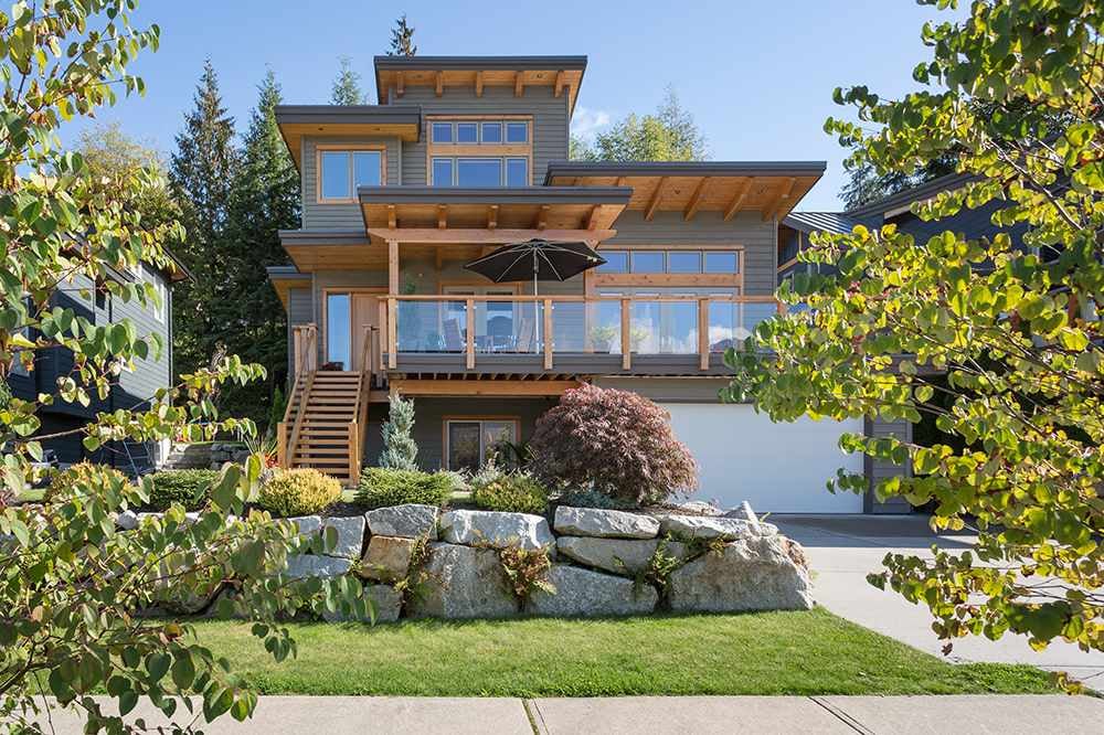 1054 Jay Cres