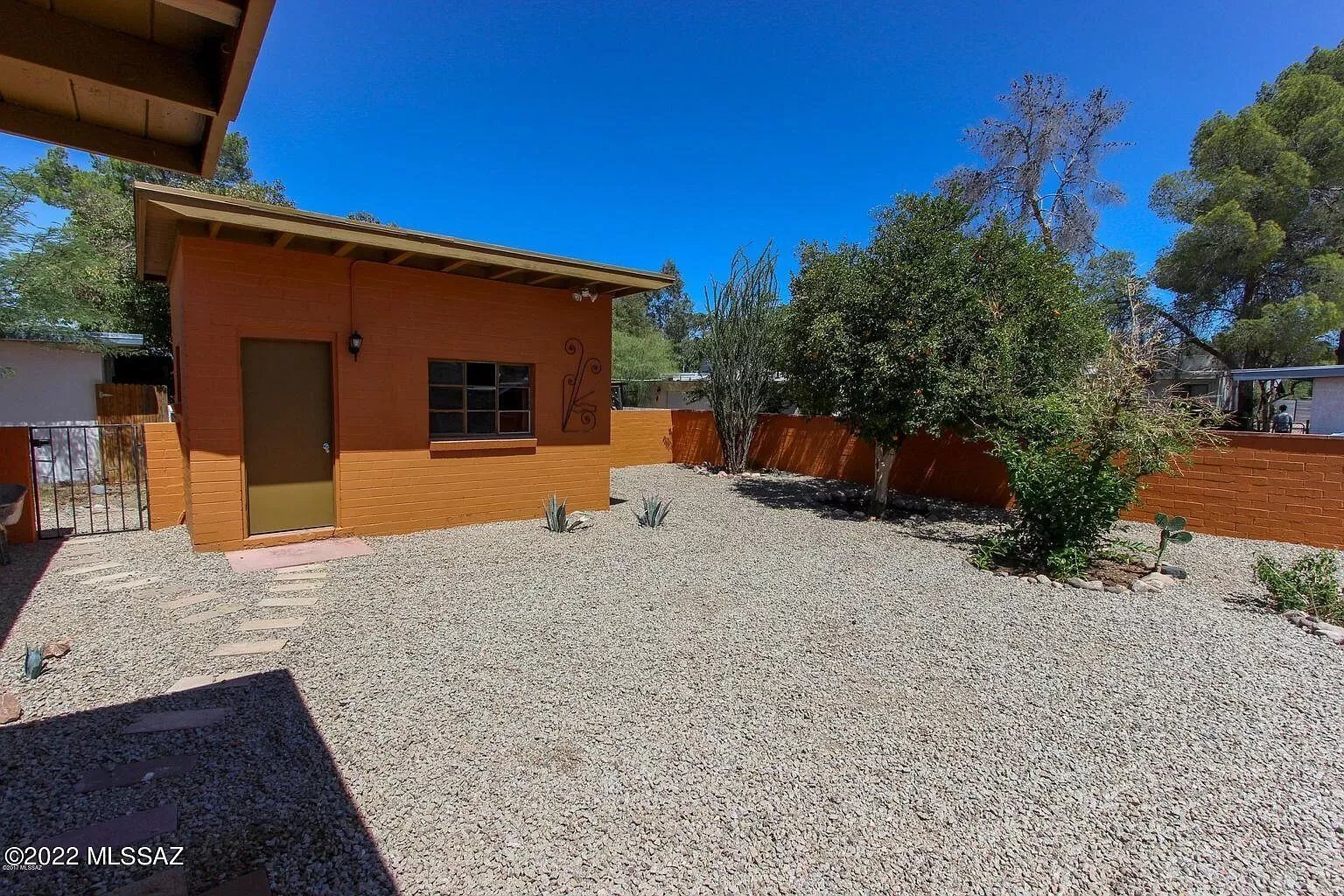 3319 E Willard St