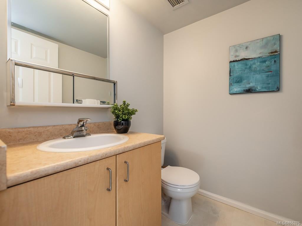 303-3225 Alder St