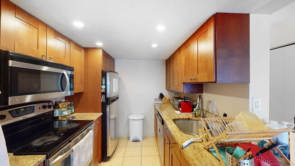108 Peterborough St #3E