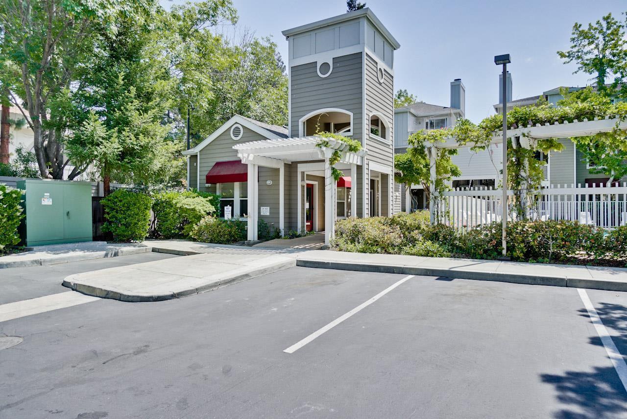 250 Santa Fe Terrace #205