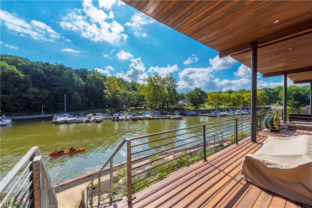 2 Eleven River Pl