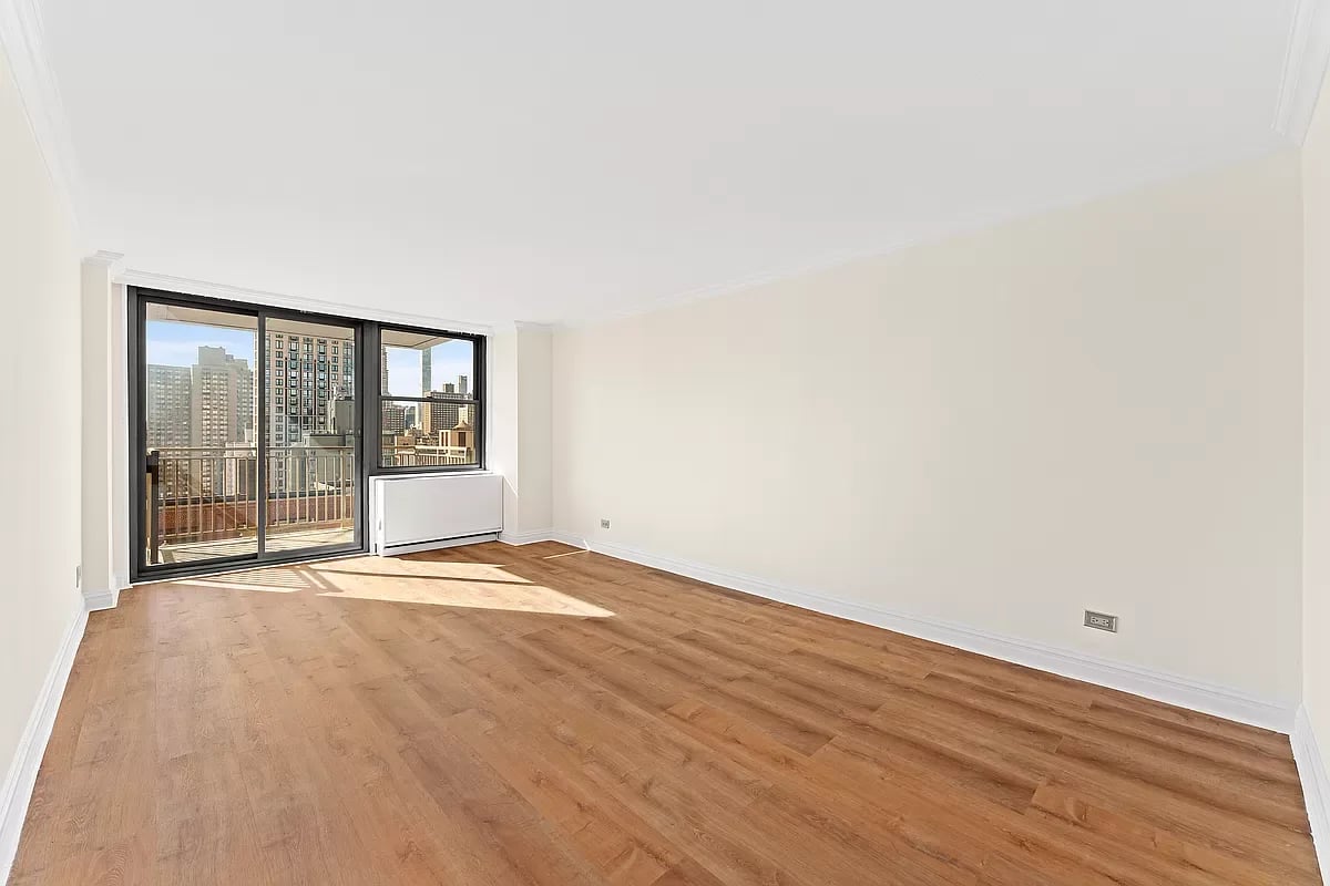 301 East 79th Street Unit: 21L