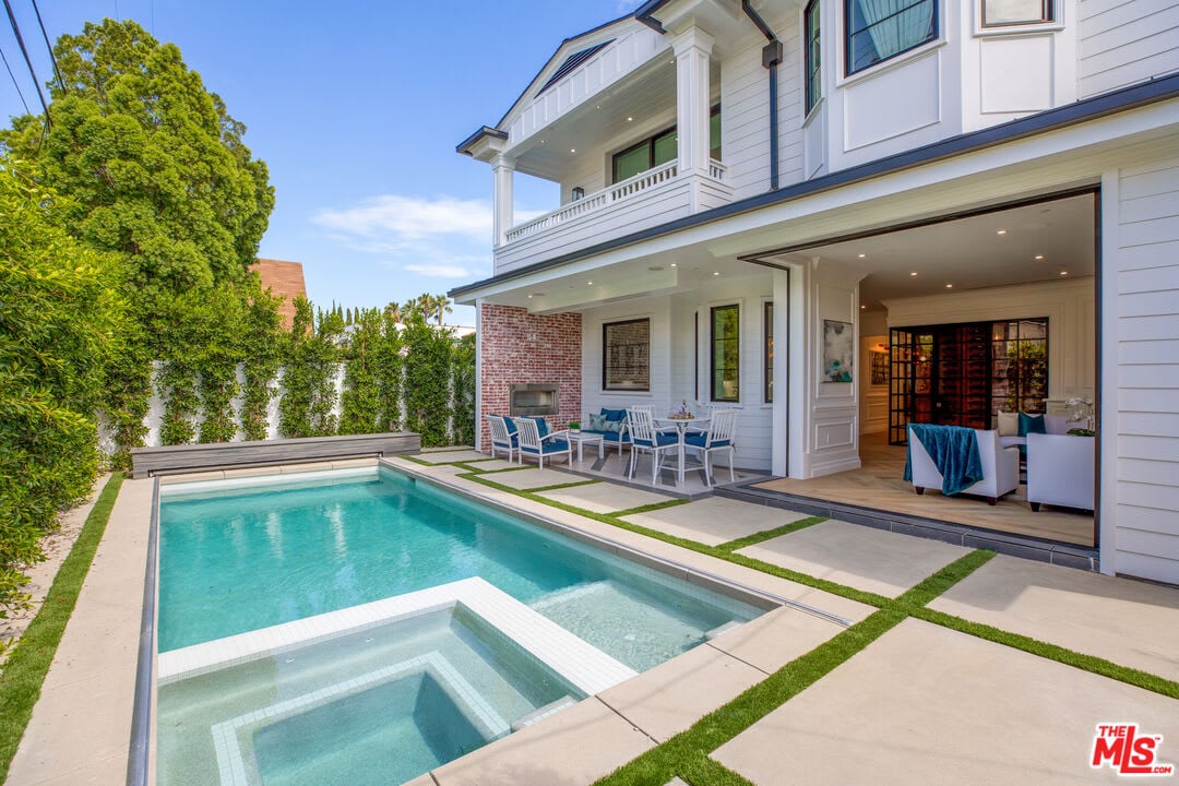 Oasis Sapphire